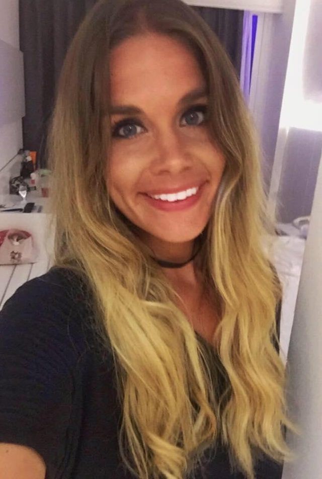 Quà cưới của Hoàng tử Harry và Công nương Meghan có gì đặc biệt mà người phụ nữ rao bán trên ebay với giá hơn 650 triệu đồng